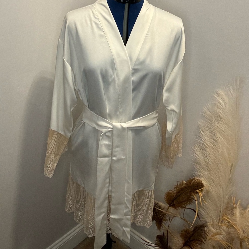 BHLDN bridal robe, white, L, gold lace detail on sleeves and hem
